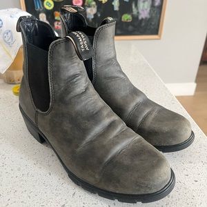 Size 11 women’s blundstones boots. Great condition, only worn for 2 months